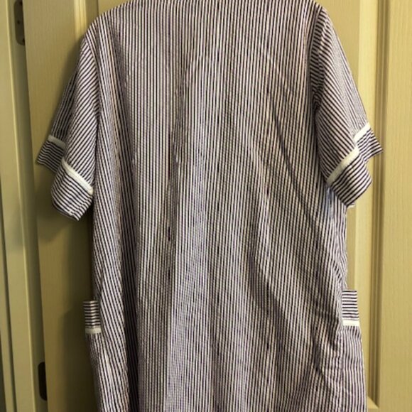 Easy Essentials Women's M Seersucker Lilac/White Snap Front Robe/Housedress 41" - Picture 3 of 7